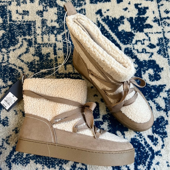 Universal Thread Beige and Tan Lace-Up Ankle Boots - Picture 3 of 8